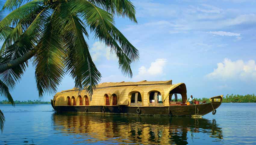 Houseboats_at_Kerala_Backwaters