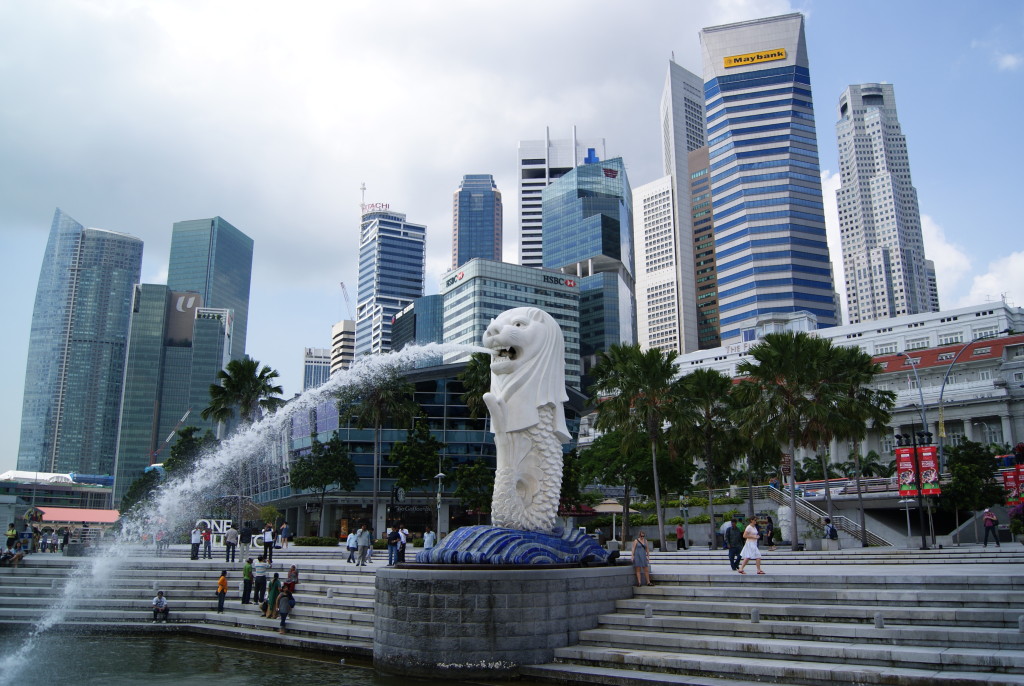 Merlion_and_the_Singapore_Skyline